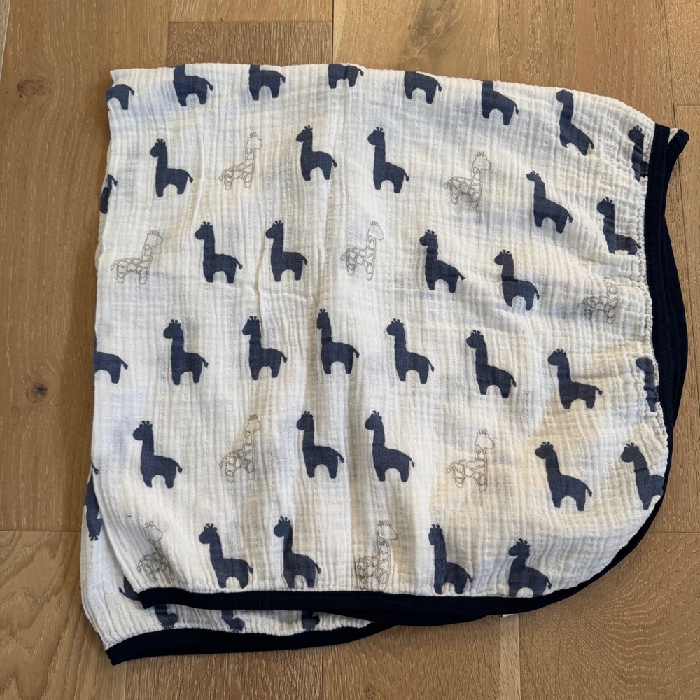 Monica + Andy muslin giraffe blanket